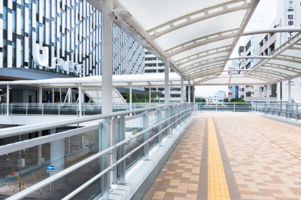 川越駅西口の歩道