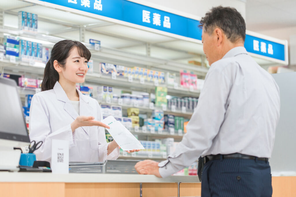 薬局で働く姿