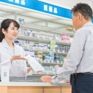 薬局で働く姿